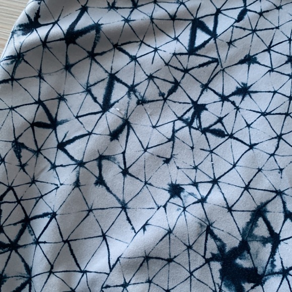 LULULEMON ATHLETICA RETREAT YOGI CROPPED PANTS, Sz 6, Grey and Blue - Picture 3 of 6